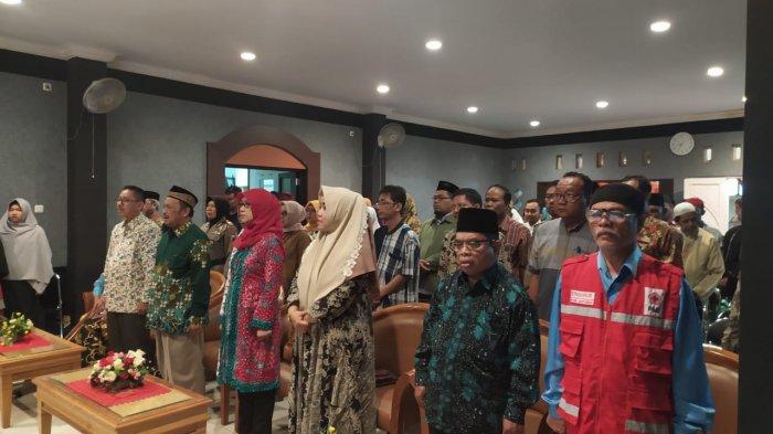 Entaskan Kemiskinan, Pusat Studi Dakwah UMP Beri Pelatihan Kerajinan Tangan Keset di Kampung Sri Rahayu